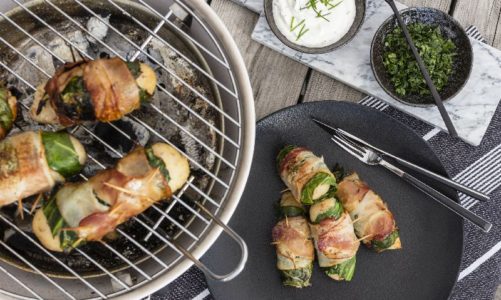 Grill inspirowany Kurpiami – roladki z kiszki ziemniaczanej, kapusty i boczku