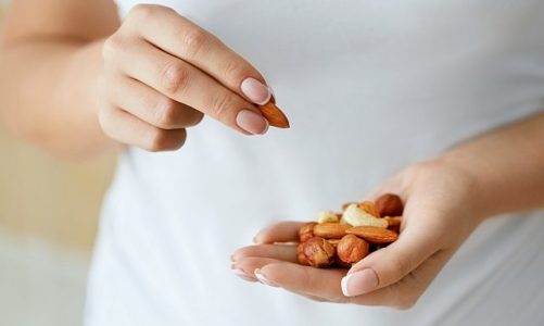 Kieszonkowy rozmiar przekąski buduje kulturę pożywnego podjadania