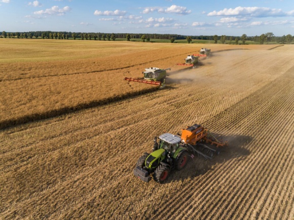 ZAMIEŃ UPRAWĘ PŁUŻNĄ NA PASOWĄ, A ODWRACANIE GLEBY NA SPULCHNIANIE Rolnictwo, BIZNES - Rolnicy coraz częściej rezygnują z tradycyjnej płużnej oraz bezpłużnej uprawy roli i sięgają po innowacyjne technologie w zakresie polowej produkcji roślinnej, w tym Mzuri Pro-Til.