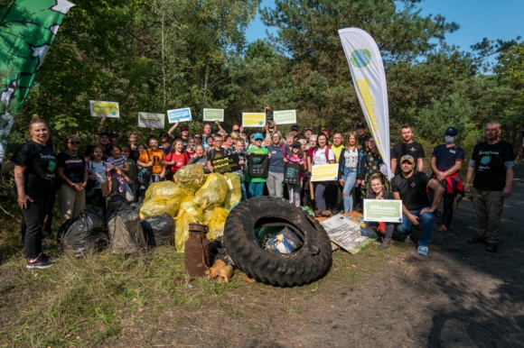 "Polskie plaże bez plastiku” – z helskich plaż sprzątnięto niemal tonę śmieci