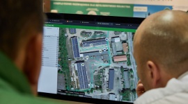 Wszystko w jednej aplikacji: Centrum Operacyjne JD przeszło metamorfozę Rolnictwo, BIZNES - Dzięki Operations Center John Deere rolnicy i usługodawcy mogą zarządzać danymi swojego gospodarstwa w dowolnym miejscu i czasie nawet z pozycji smartfona.