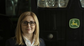 John Deere od nowa: Zmiany w strukturze i kluczowych stanowiskach Rolnictwo, BIZNES - Firma John Deere zakończyła swoją transformację, dzięki której stała się firmą Smart Industrial. Jest to jedna z największych operacji restrukturyzacyjnych w historii firmy.