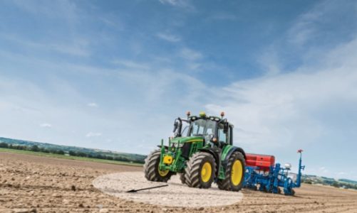 John Deere podsumowuje rok. Udany czas w segmencie dużych ciągników