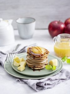 Placki ryzowe z musem jablkowym_thermomix_small Pączek na diecie – tłustoczwartkowe propozycje w lżejszej odsłonie