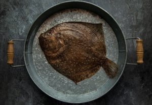 Turbot bałtycki na patelni 20 marca, obchodzony jako Międzynarodowy Dzień Bez Mięsa (Meatout Day) dlatego pora na: Turbot w roli głównej – ryba, której się nie oprzesz